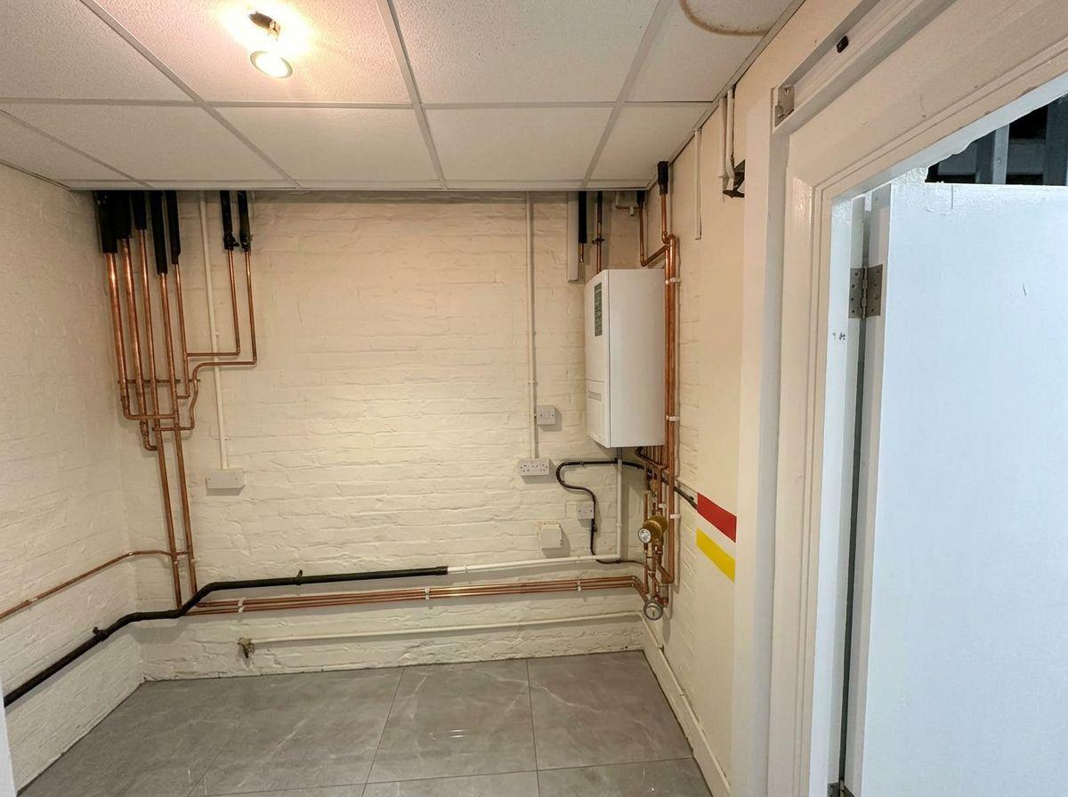 Professional pipework leak containment