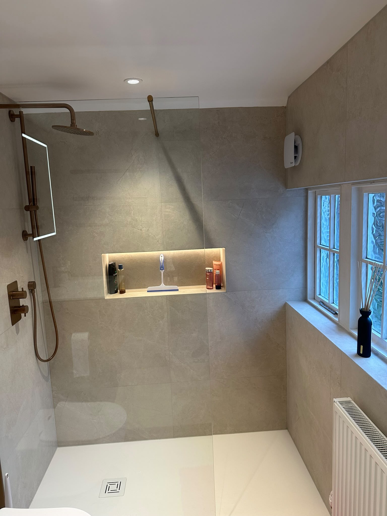 Professional painting & decorating services