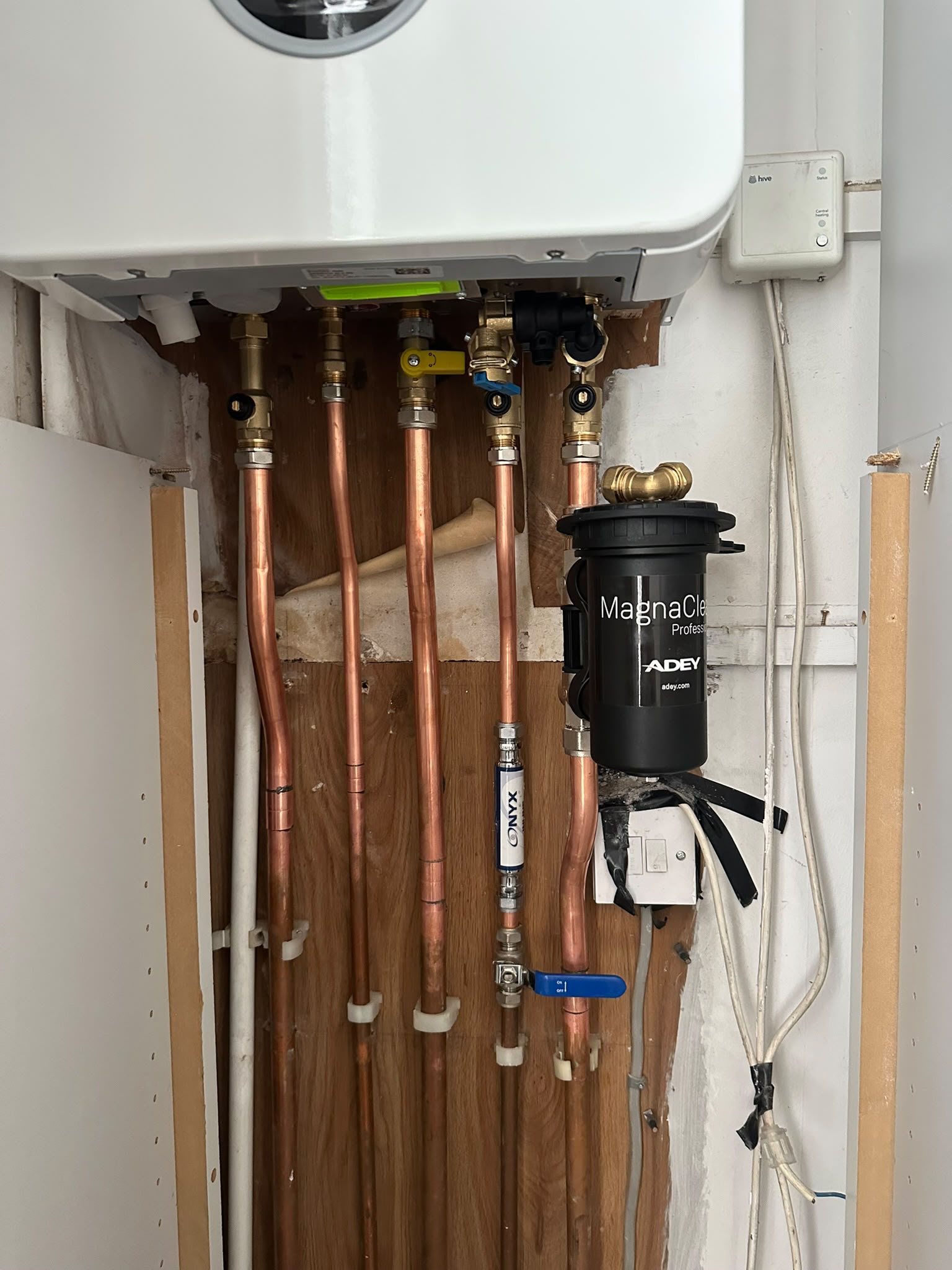 Emergency local plumbing vans and equipment